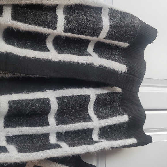 NWOT Davi & Dani Grid Pattern Cardigan Size Medium - Picture 3 of 12